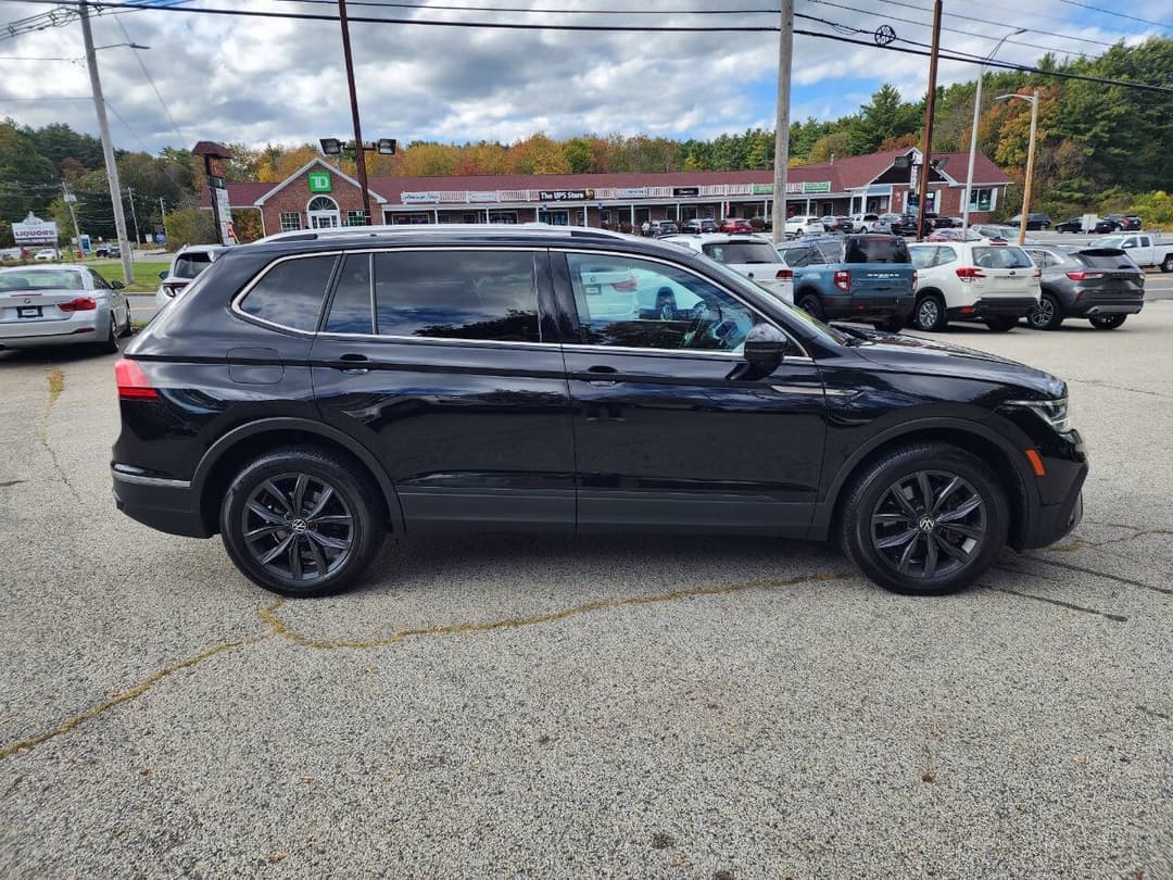 Photo 5 of 2022 Volkswagen Tiguan SE 4Motion