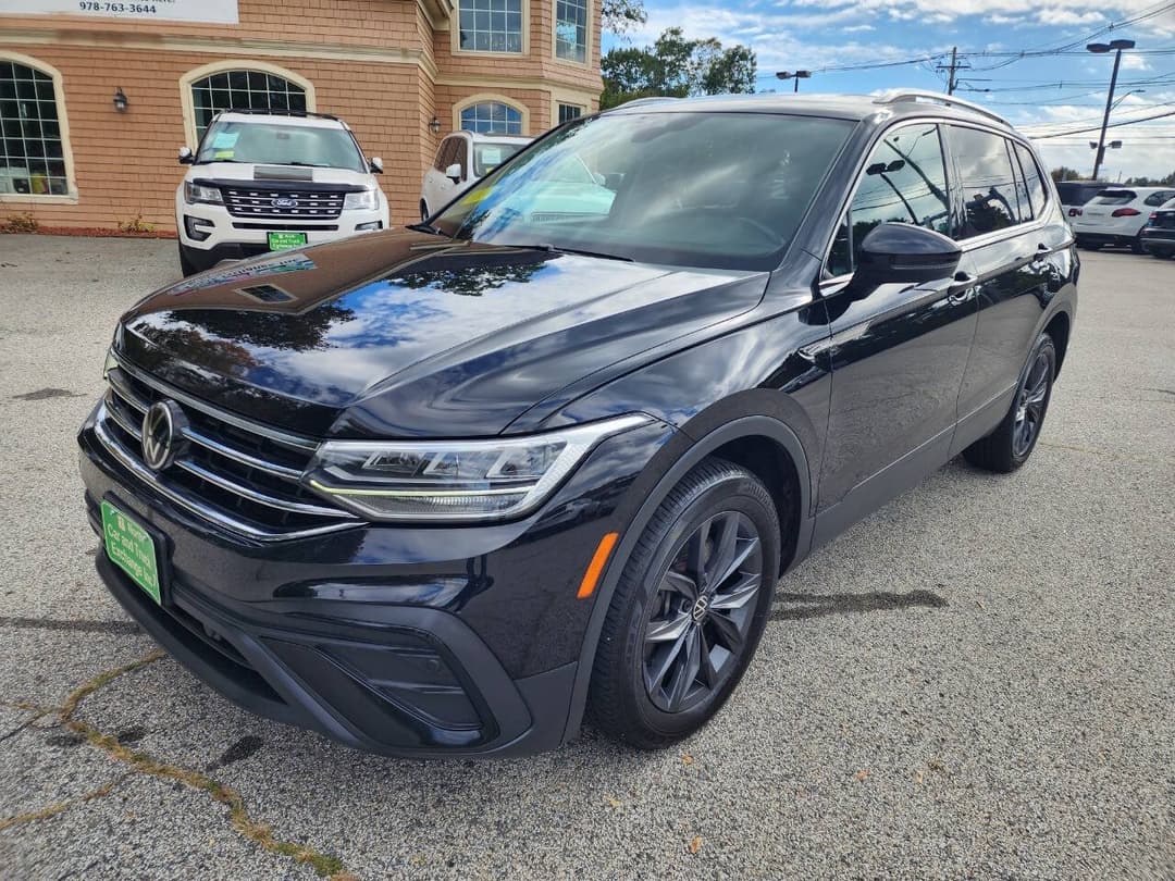Photo 2 of 2022 Volkswagen Tiguan SE 4Motion