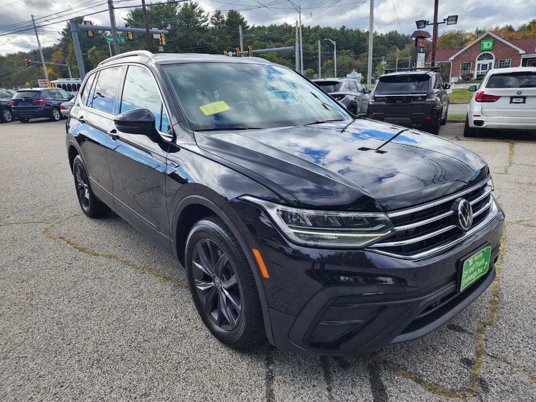 Photo 4 of 2022 Volkswagen Tiguan SE 4Motion